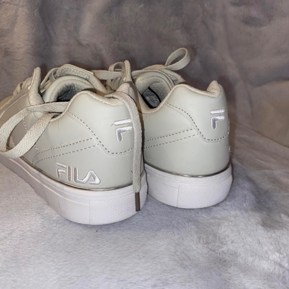 Taupe Filas. - Picture 3 of 3